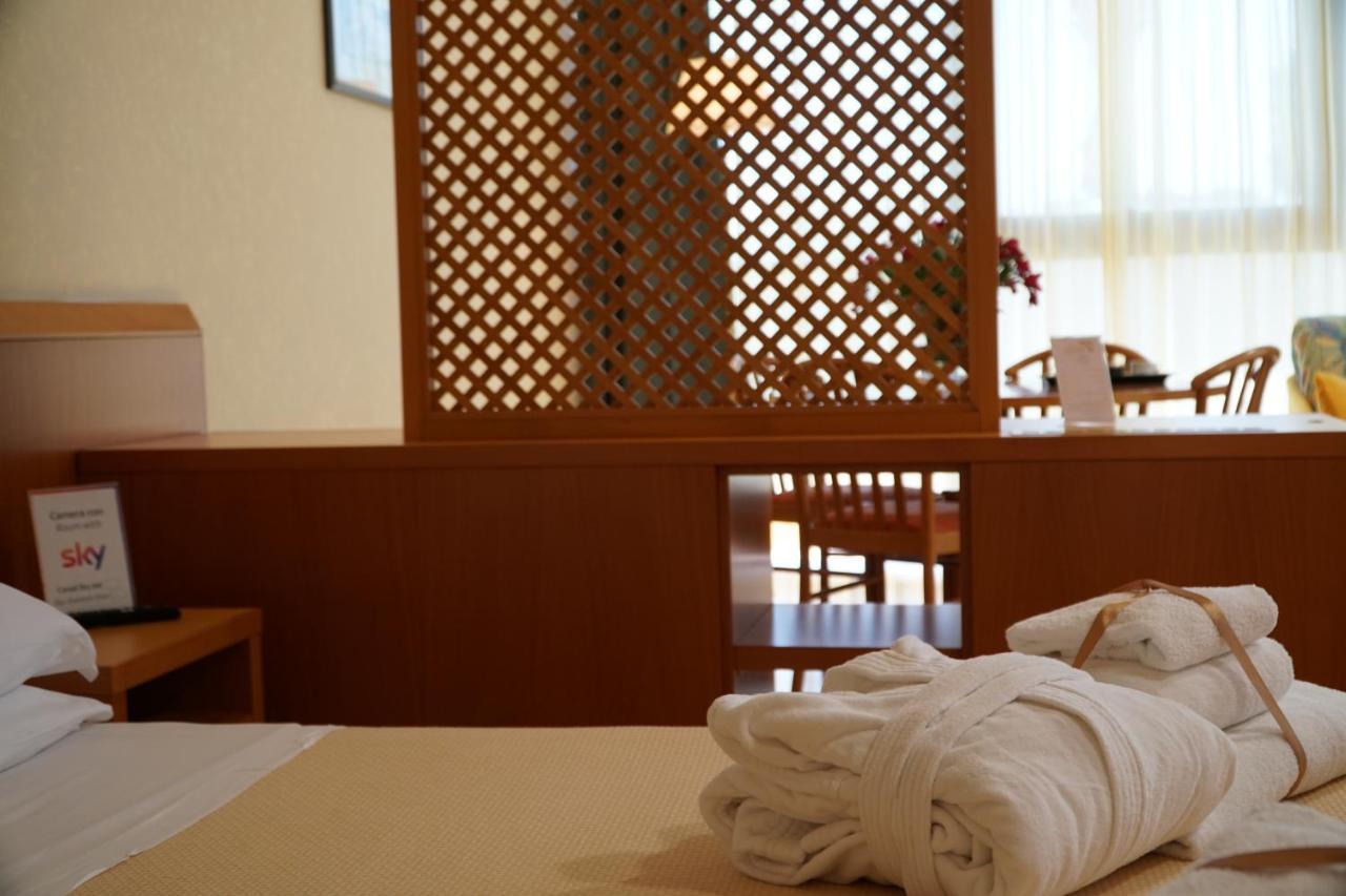 Aparthotel Tursport Taranto Esterno foto