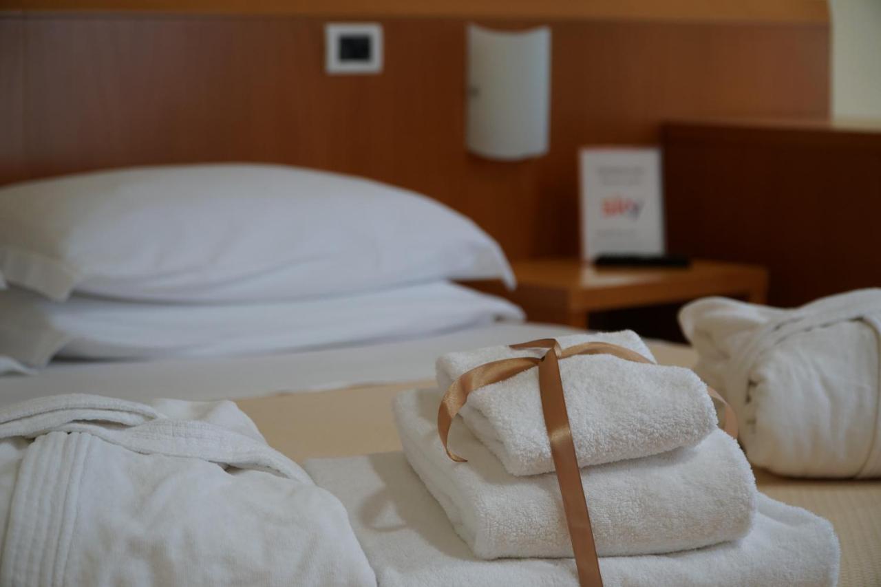 Aparthotel Tursport Taranto Esterno foto