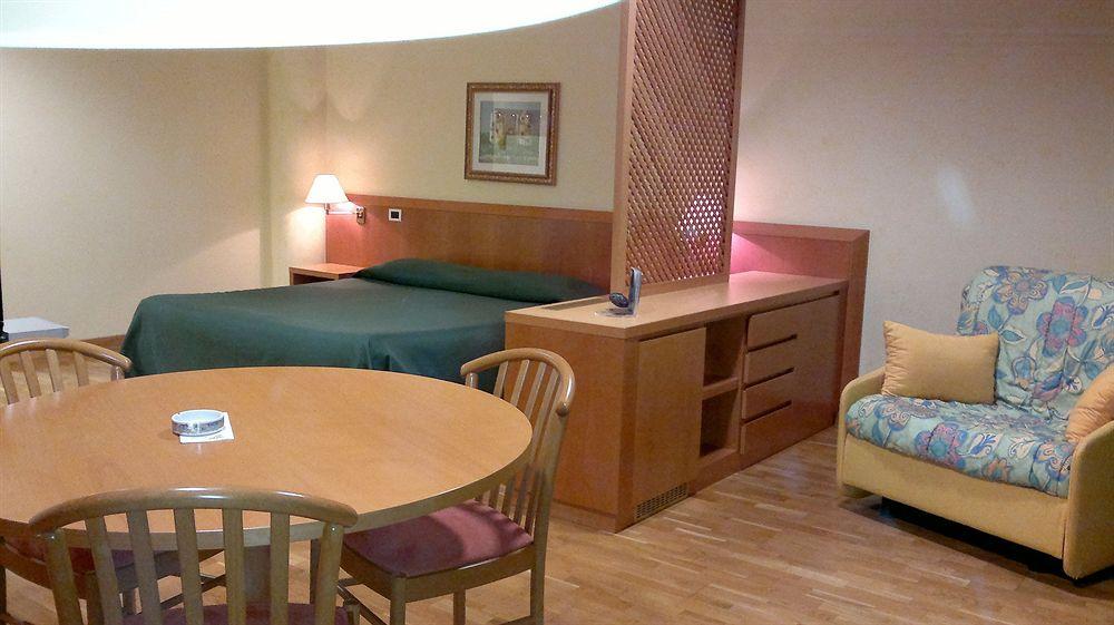 Aparthotel Tursport Taranto Esterno foto