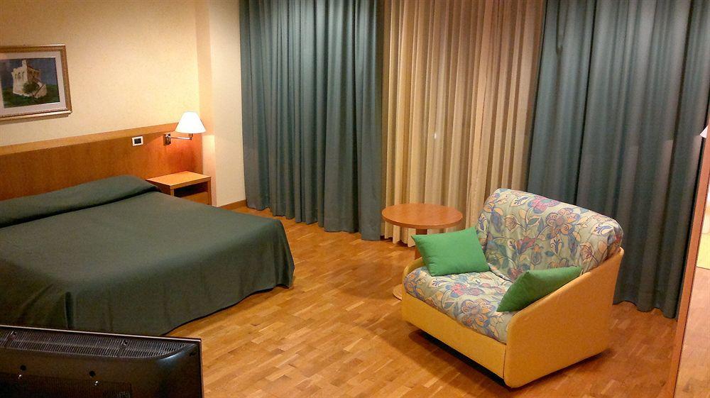 Aparthotel Tursport Taranto Esterno foto