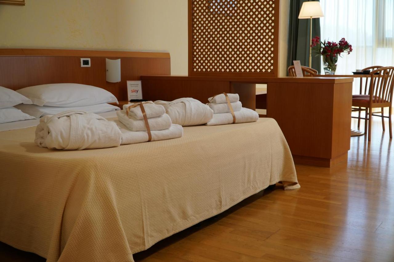 Aparthotel Tursport Taranto Esterno foto