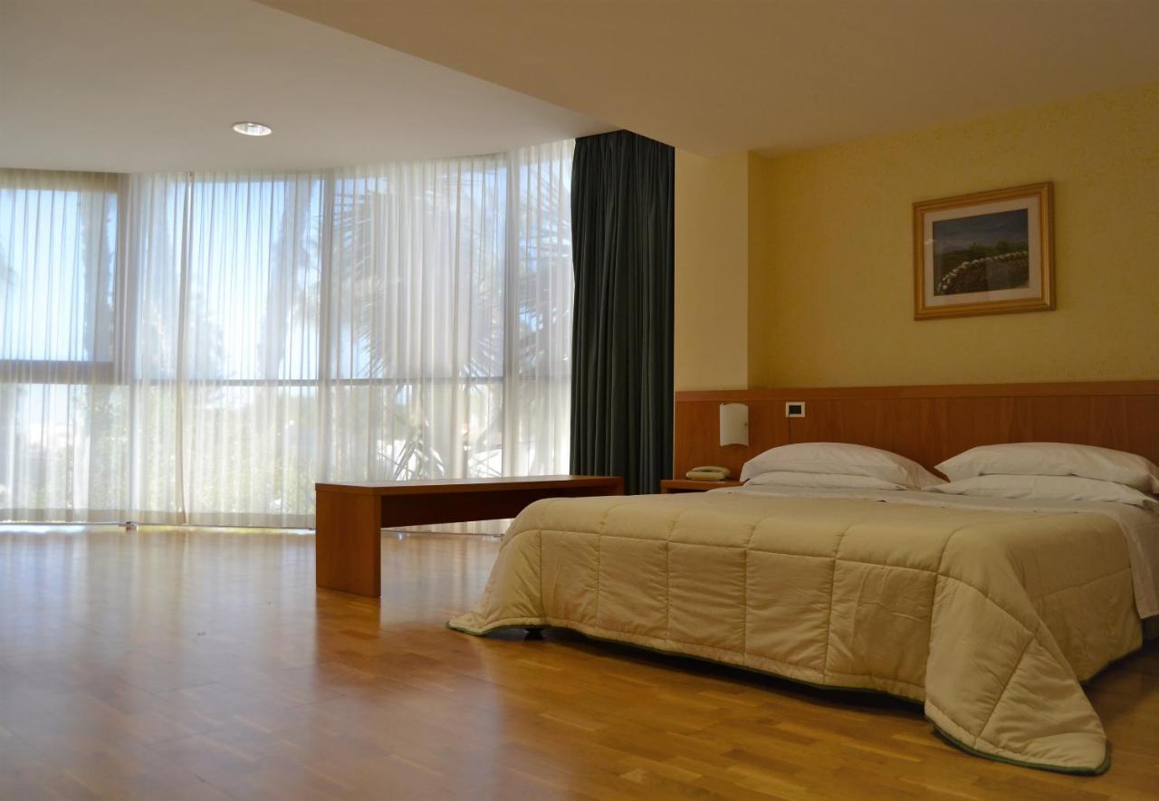 Aparthotel Tursport Taranto Esterno foto