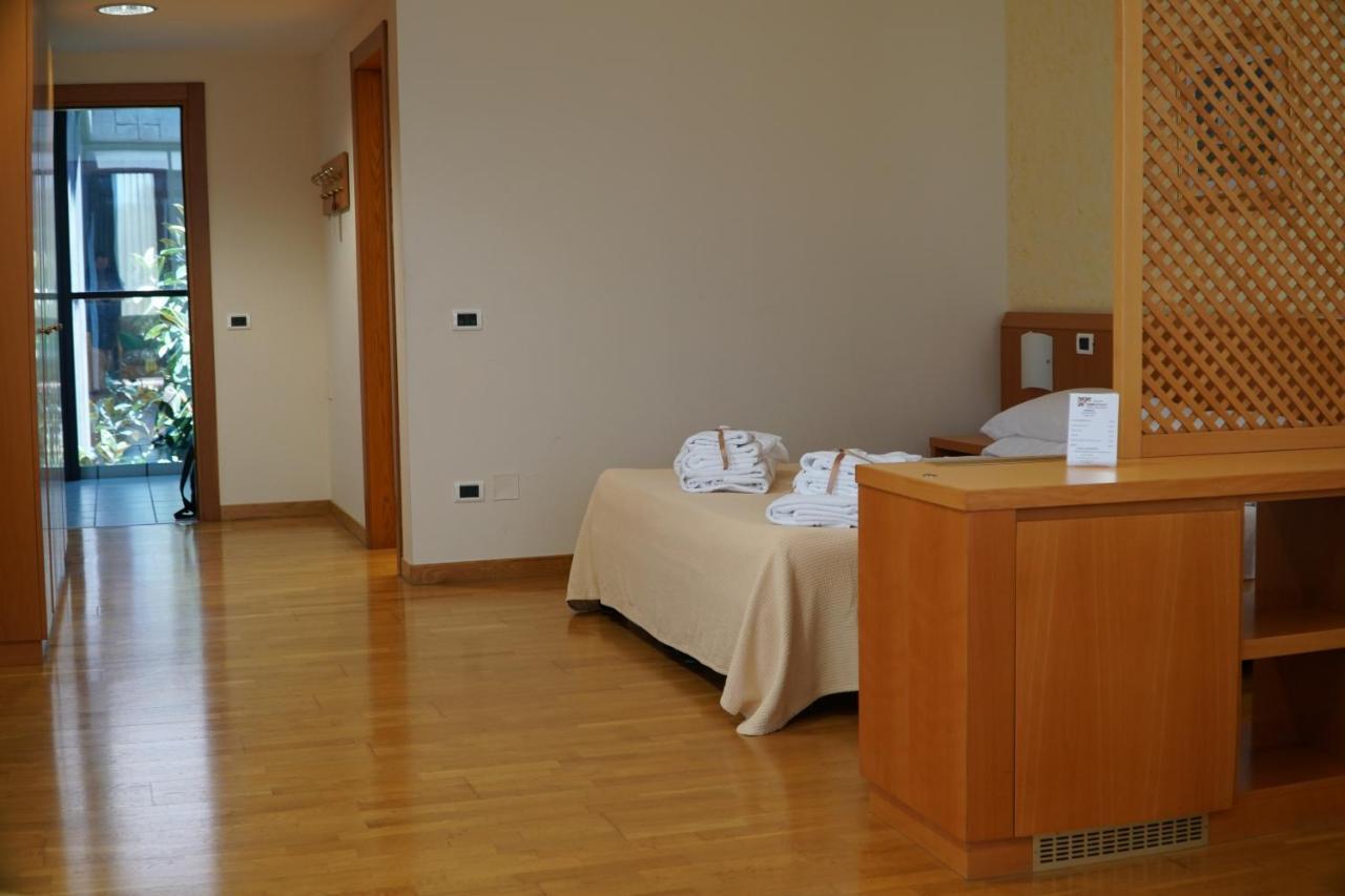 Aparthotel Tursport Taranto Esterno foto