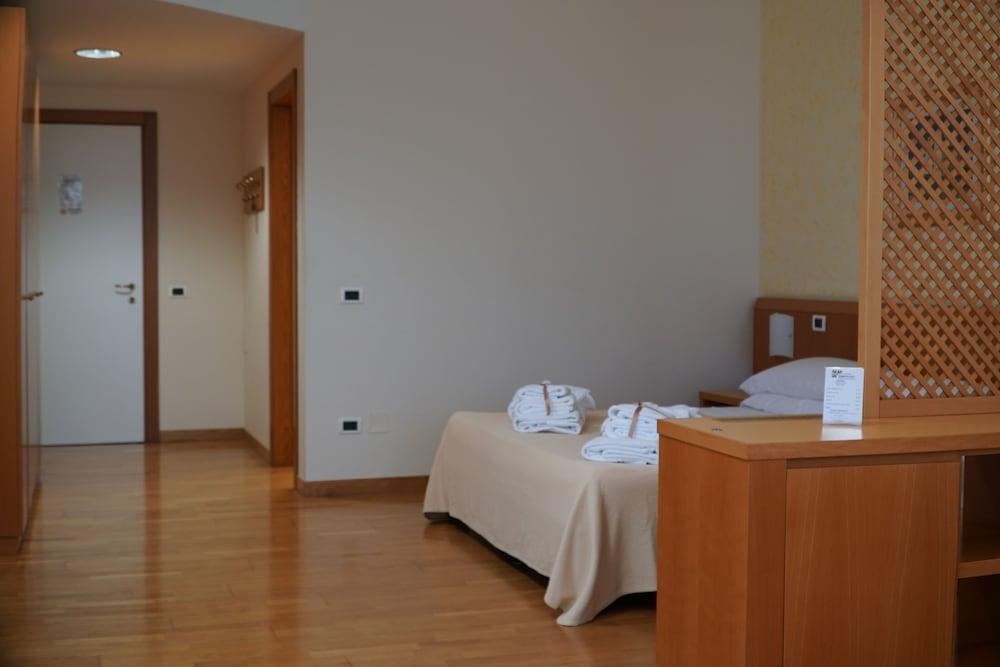 Aparthotel Tursport Taranto Esterno foto