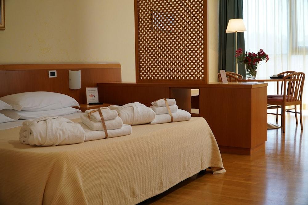 Aparthotel Tursport Taranto Esterno foto