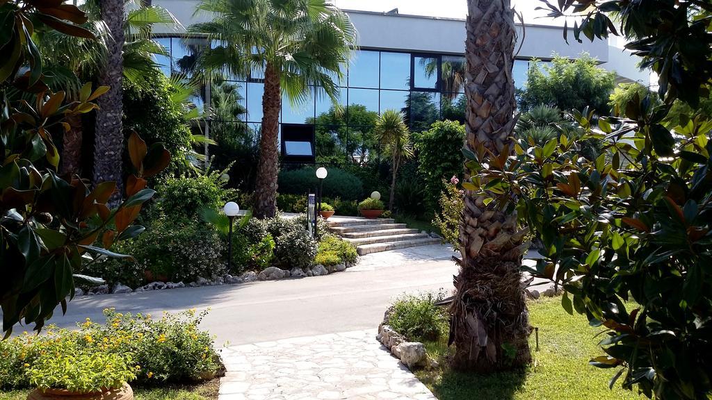 Aparthotel Tursport Taranto Esterno foto